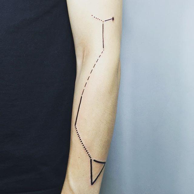 tatuaje brazo de hombre 1021
