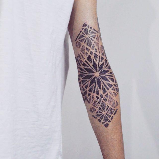 tatuaje brazo de hombre 1151
