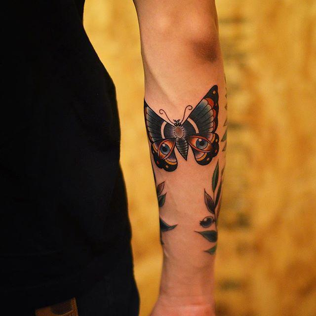 tatuaje brazo de hombre 261