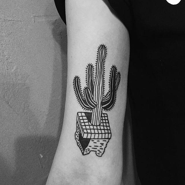 tatuaje brazo de hombre 301