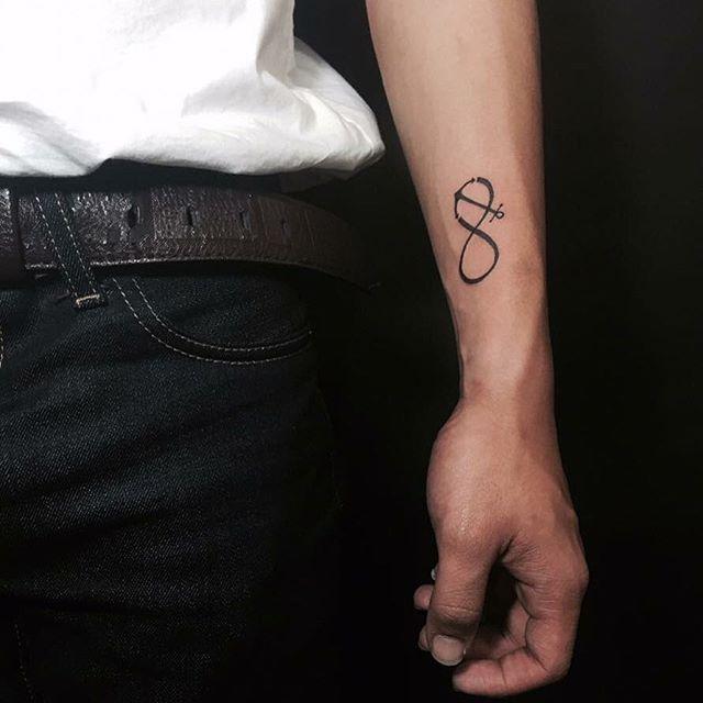 tatuaje brazo de hombre 531