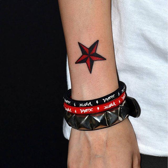 tatuaje brazo de hombre 641
