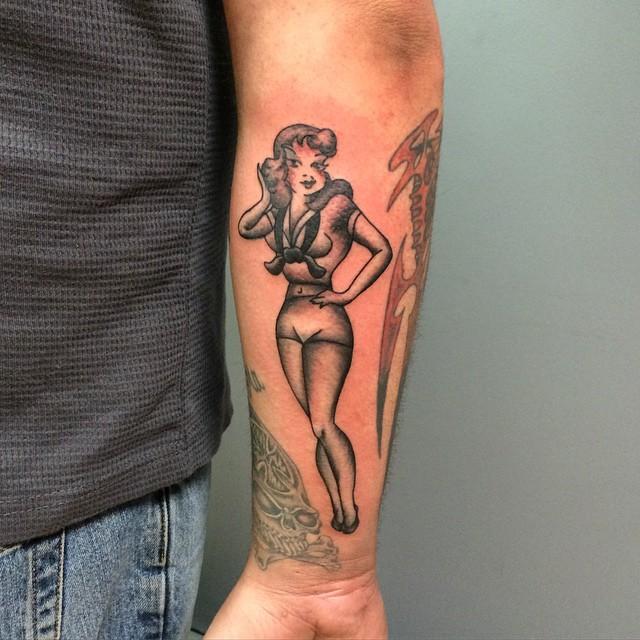 tatuaje brazo de hombre 711