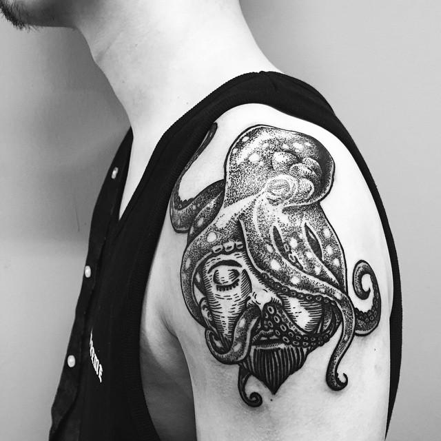 tatuaje brazo de hombre 871