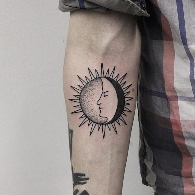tatuaje brazo de hombre 941