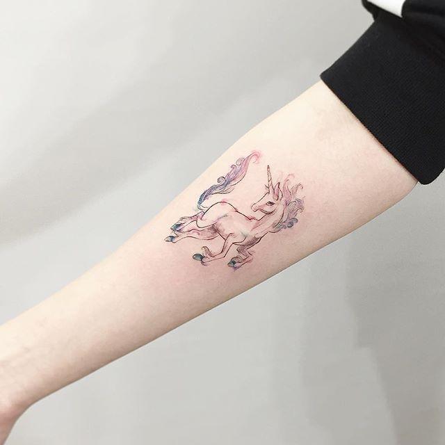 tatuaje brazo de mujer 1231
