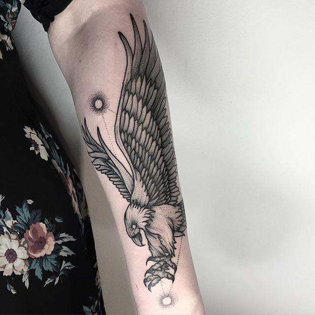 tatuaje brazo de mujer 211