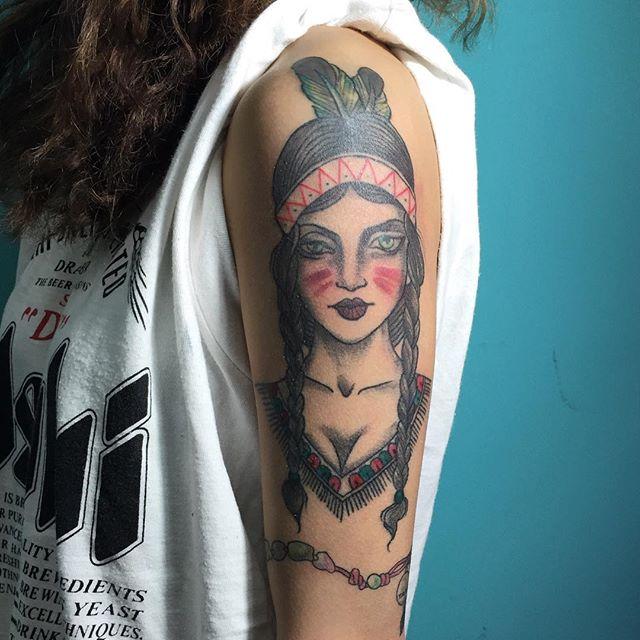 tatuaje brazo de mujer 231