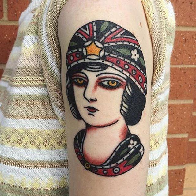 tatuaje brazo de mujer 261