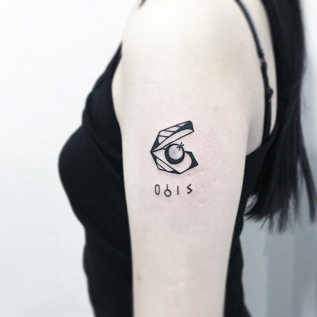 tatuaje brazo de mujer 311