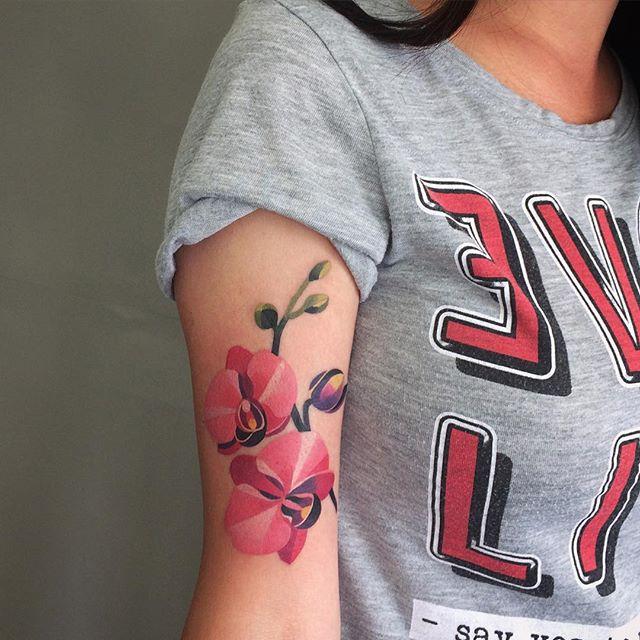 tatuaje brazo de mujer 351