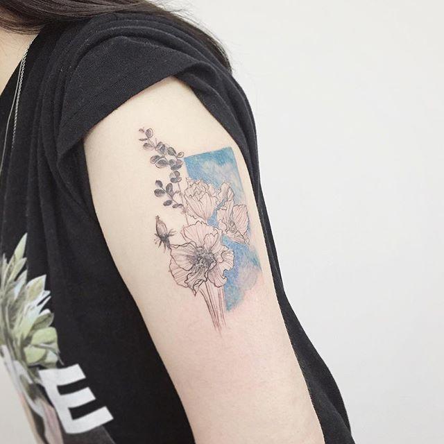 tatuaje brazo de mujer 381
