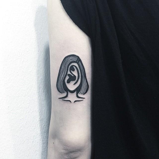 tatuaje brazo de mujer 411