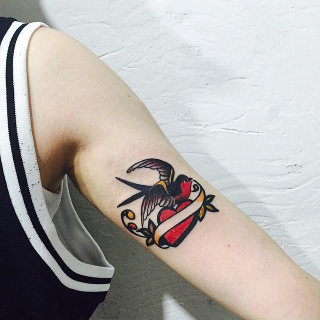 tatuaje brazo de mujer 421