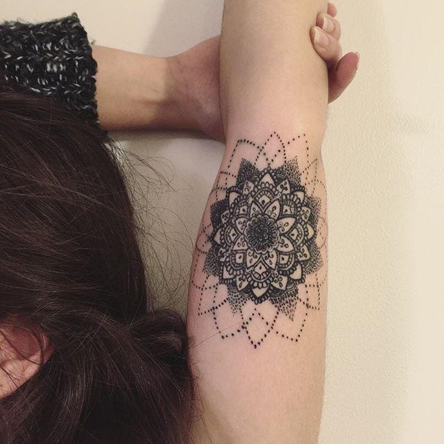 tatuaje brazo de mujer 451