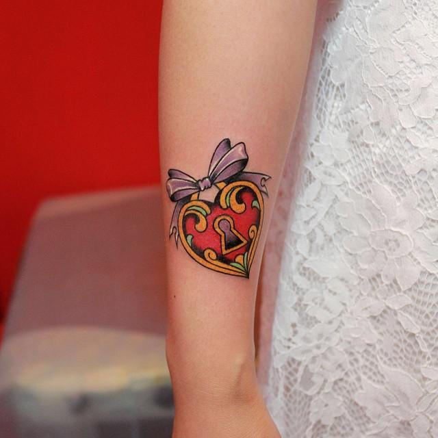tatuaje brazo de mujer 471