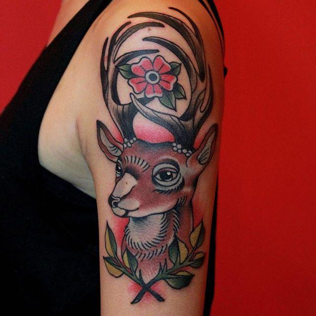 tatuaje brazo de mujer 551
