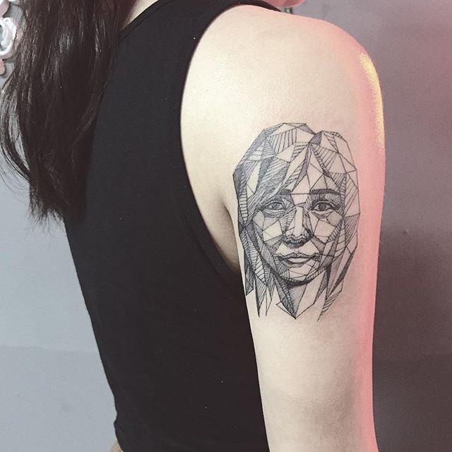 tatuaje brazo de mujer 561