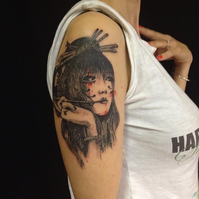 tatuaje brazo de mujer 821