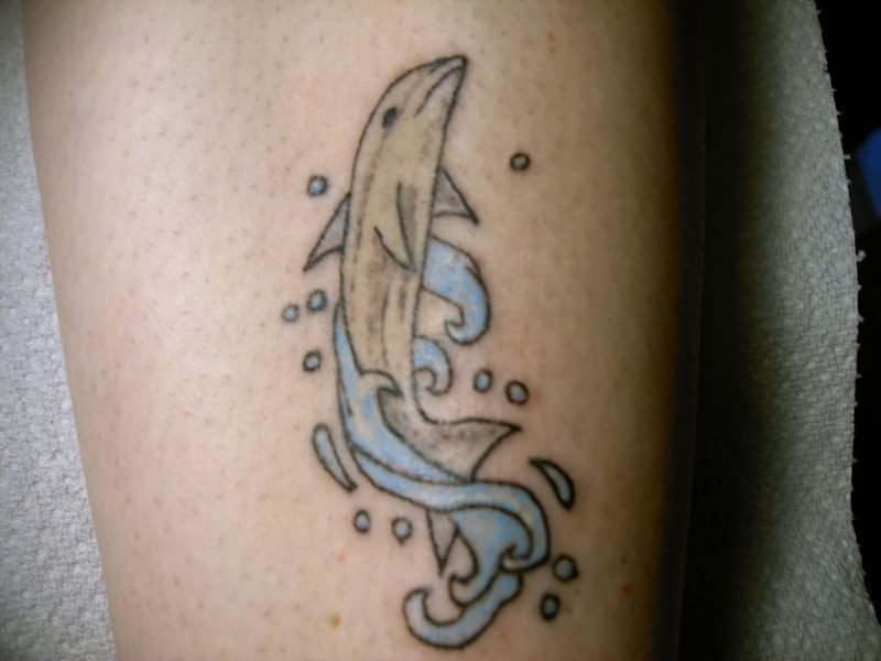 Tatuajes de delfines (para MUJERES): Diseños llenos de significado