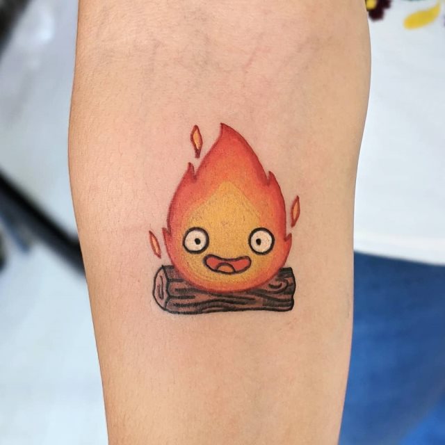 tattoo femenino con fuego 04