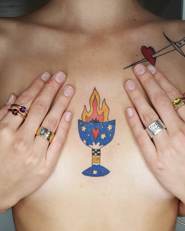 tattoo femenino con fuego 12
