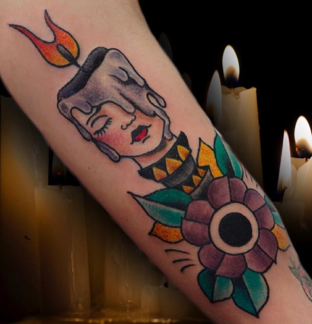 tattoo femenino con fuego 13