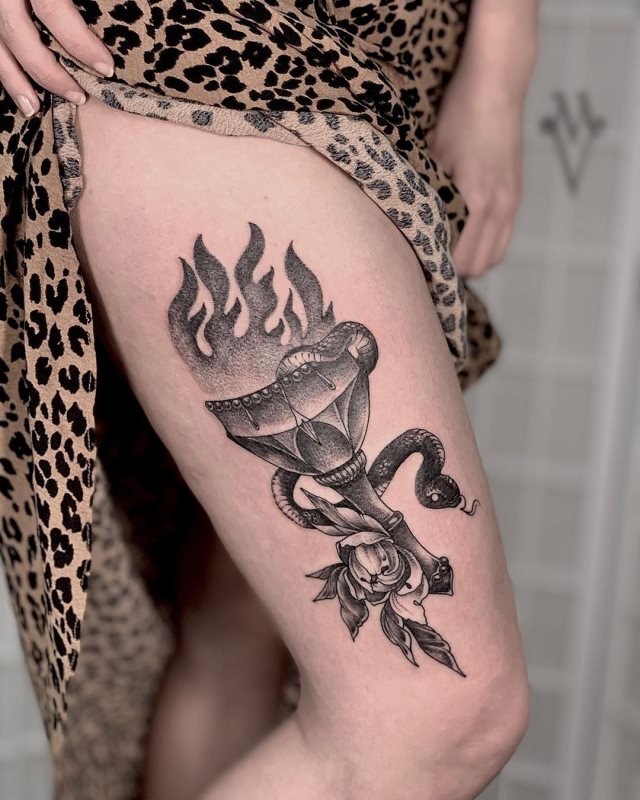 tattoo femenino con fuego 15