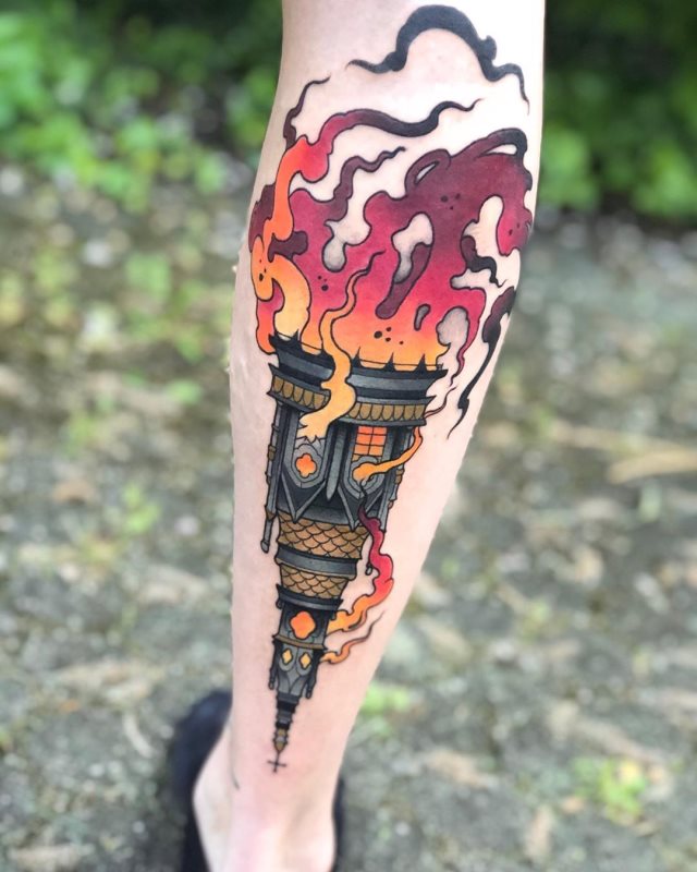 tattoo femenino con fuego 17