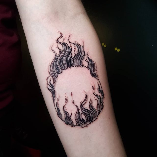 tattoo femenino con fuego 26
