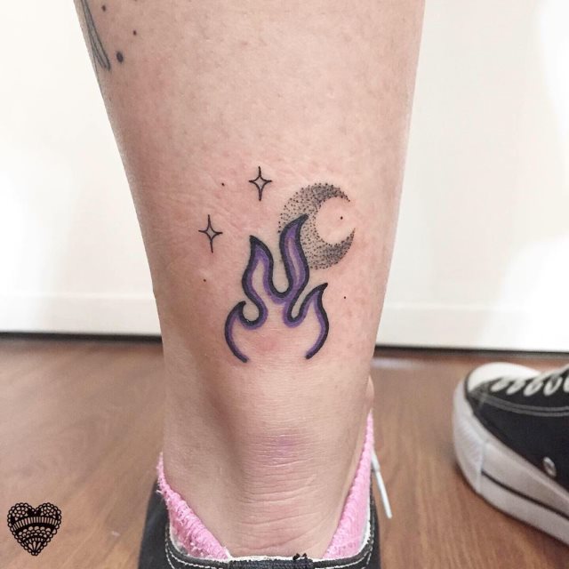 tattoo femenino con fuego 28
