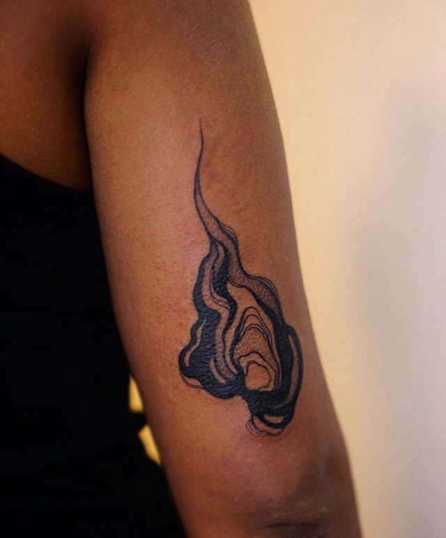 tattoo femenino con fuego 31