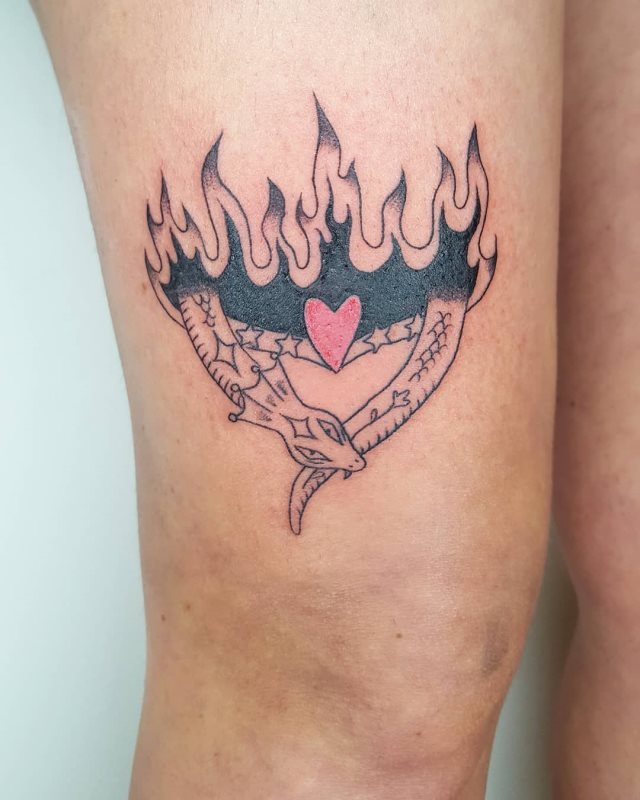 tattoo femenino con fuego 38