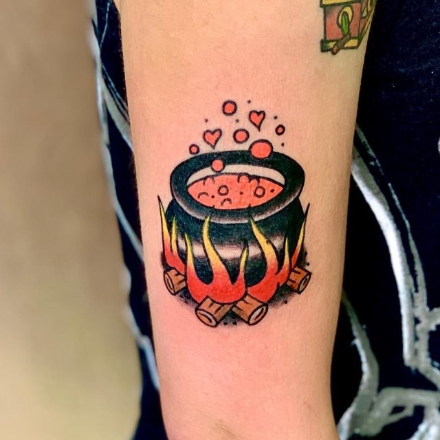 tattoo femenino con fuego 39