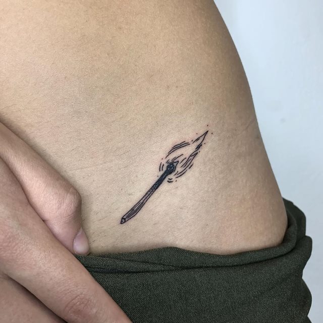 tattoo femenino con fuego 43