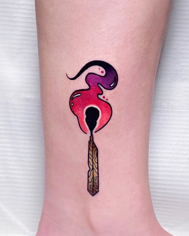 tattoo femenino con fuego 45