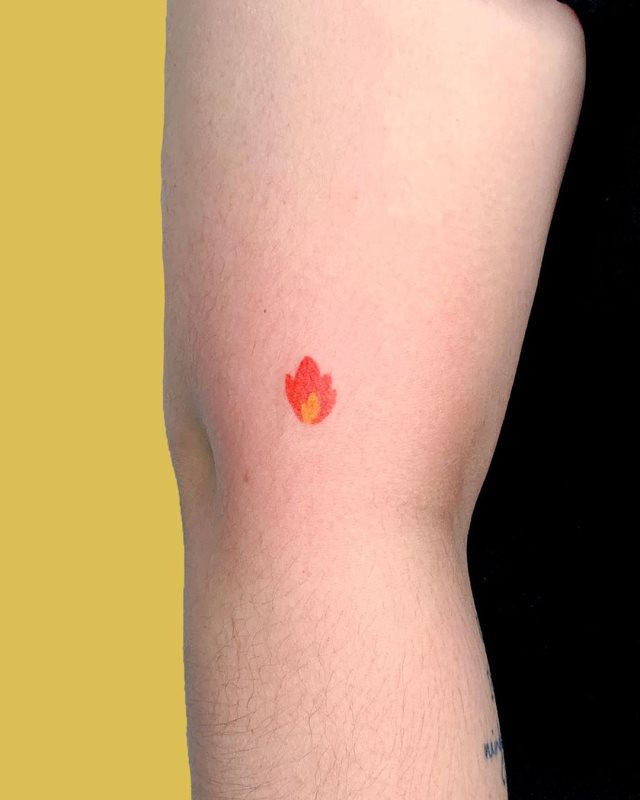 tattoo femenino con fuego 47
