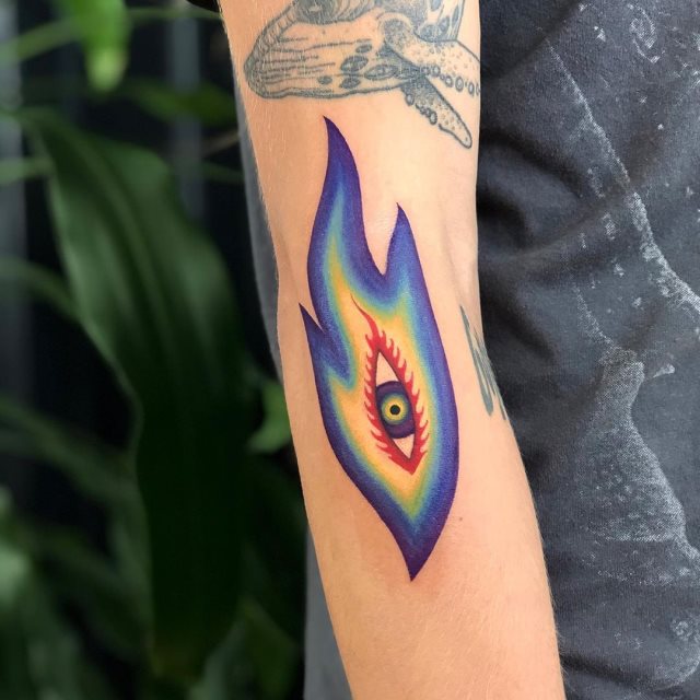 tattoo femenino con fuego 49