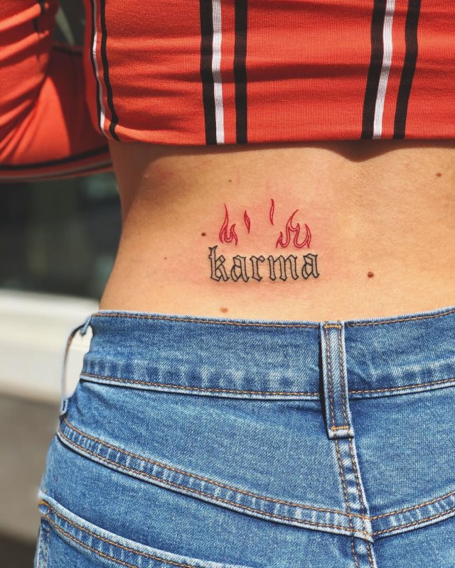 tattoo femenino con fuego 54