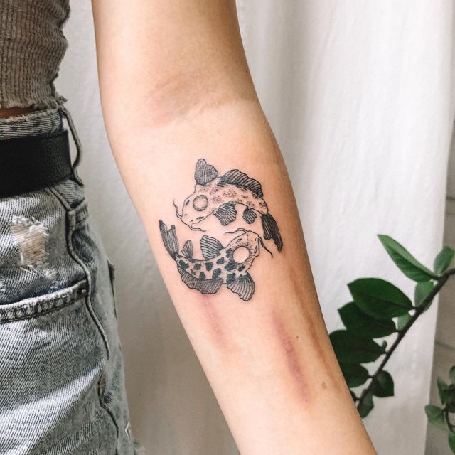 tattoo femenino de carpa 04