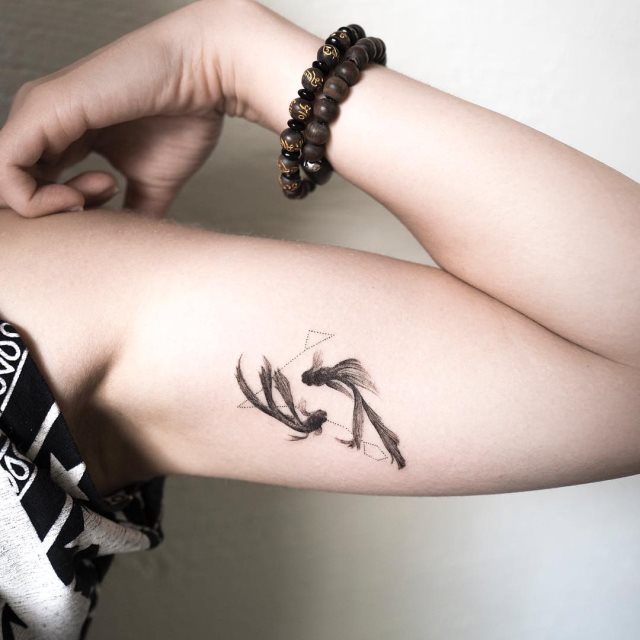 tattoo femenino de carpa 29