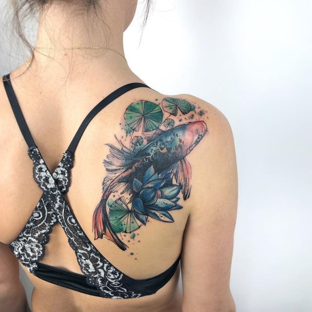 tattoo femenino de carpa 38