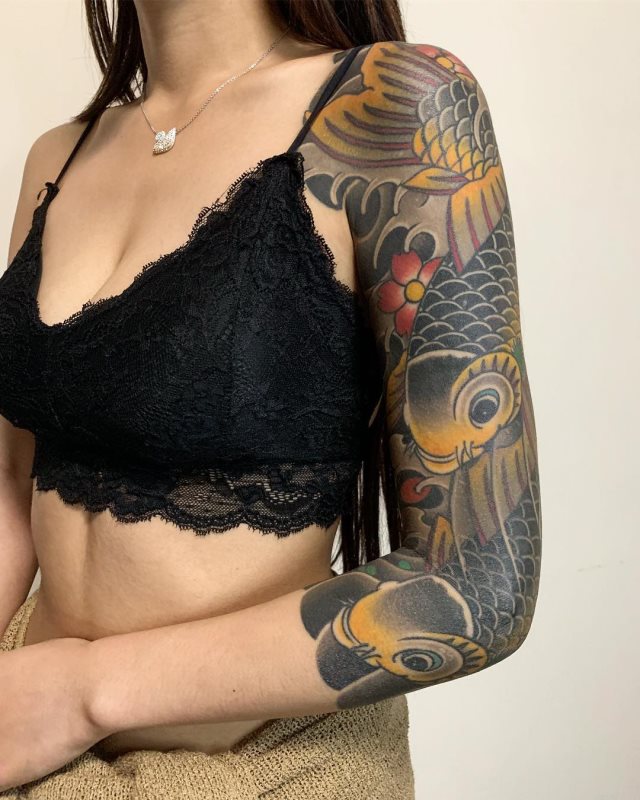 tattoo femenino de carpa 42