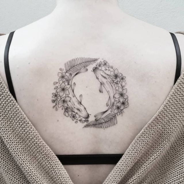 tattoo femenino de carpa 60