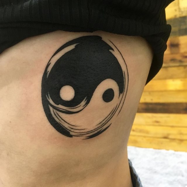 tattoo femenino del yin y yang 02