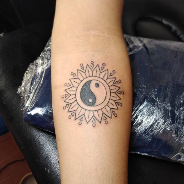 tattoo femenino del yin y yang 06