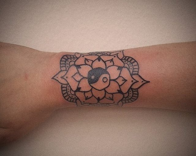 tattoo femenino del yin y yang 13