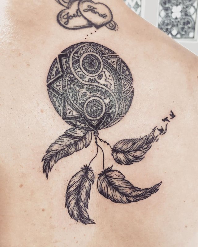 tattoo femenino del yin y yang 33
