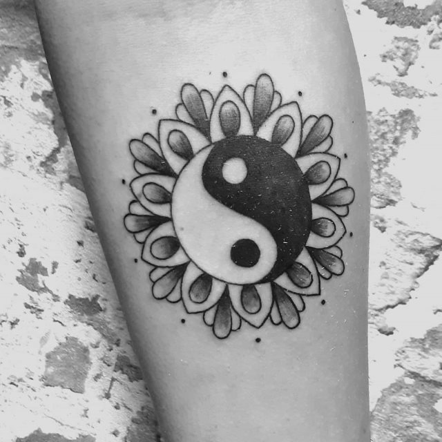 tattoo femenino del yin y yang 64