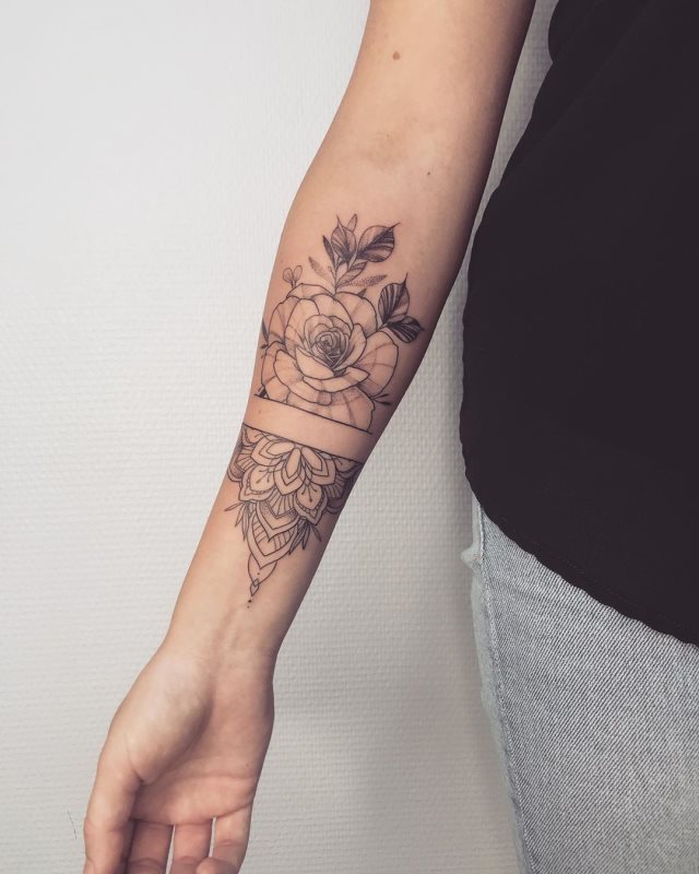 tattoo femenino flor 11